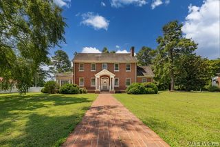 300 Hillcrest Rd, La Crosse, VA 23950