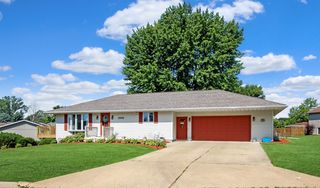 1002 W  Meadows Dr, Freeport, IL 61032