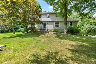 8 Old Pound Rd, Pound Ridge, NY 10576