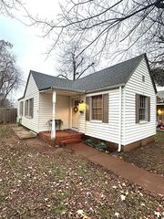 415 N  Broad St, Guthrie, OK 73044