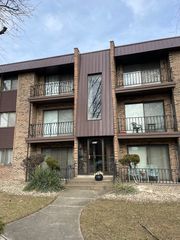 3018 Bernice Rd #305, Lansing, IL 60438
