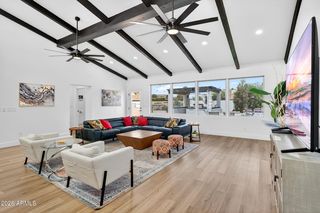 7222 W JOHN CABOT Road, Glendale, AZ 85308