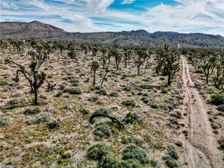 27 Vista Rd, Pioneertown, CA 92268