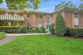 110 Southport Woods Dr #110, Southport, CT 06890