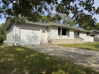 624 Kersten St, Bottineau, ND 58318