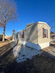 18 Briarwood, Lafayette, NJ 07848