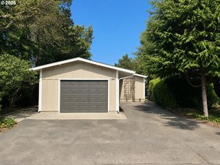 1600 Rhododendron Dr #245, Florence, OR 97439