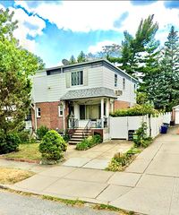 5844 229th St, Oakland Gardens, NY 11364
