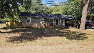 913 5th St, Cushing, TX 75760