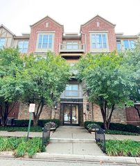 1781 Tudor Ln #308, Northbrook, IL 60062