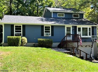 4 Ridge Rd, Highland Lakes, NJ 07422