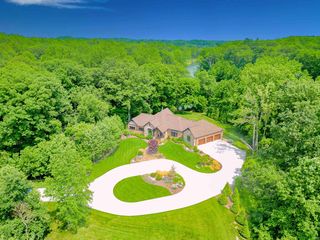9717 Morris Dr, Evansville, IN 47720
