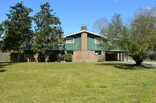 101 Cain Rd, Anahuac, TX 77514