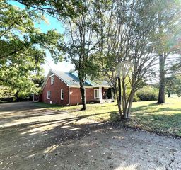 1555 E  College St, Batesville, AR 72501