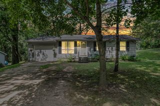 77 W  Lynwood Blvd, Hillsdale, MI 49242