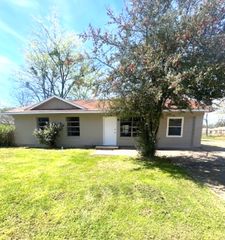 1201 Kennie Dr, Commerce, TX 75428