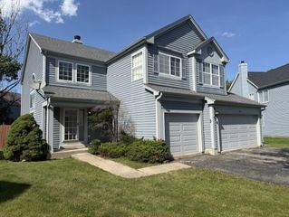 42 W  Tall Grass Ct, Round Lake Beach, IL 60073