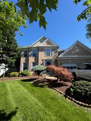9723 Clagett Farm Dr, Potomac, MD 20854