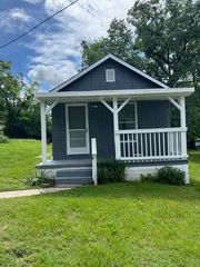523 Gresham St, Eden, NC 27288