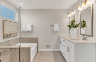 Spa-Like Owner s Bath with Dual Vanity and Separate Tub Shower