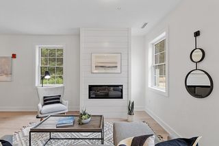 100 Albion Rd #302, Bedford, MA 01730