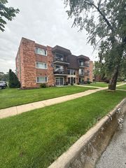 7350 Sandalwood Dr, Tinley Park, IL 60477