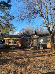 1917 E  Greenbriar Rd, Statesville, NC 28625