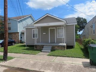 715 Dolhonde St, Gretna, LA 70053