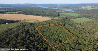 4 Hunters Ridge Dr, Oakland, MD 21550