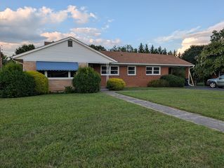 449 Cameron Dr, Vinton, VA 24179