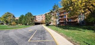 16 E  Old Willow Rd #223S, Prospect Heights, IL 60070