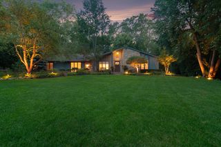 143 Cutter Ln, Lake Barrington, IL 60010