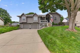 207 NE Bridge Pl, Blue Springs, MO 64014