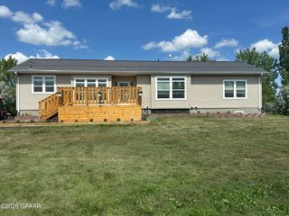 2126 Clemetson St NE, Grand Forks, ND 58203
