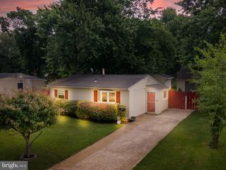 215 Glen Rd, Glen Burnie, MD 21060