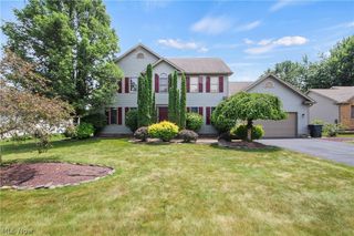885 Fairfield Dr, Youngstown, OH 44512
