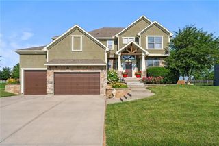 936 SW Raintree Dr, Lees Summit, MO 64082