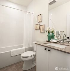 Main level bath>