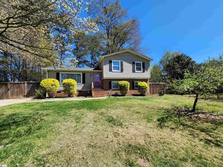 204 Willowtree Dr, Simpsonville, SC 29680