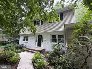 9 Pin Oak Dr, Lawrence Township, NJ 08648