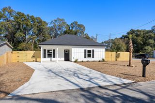 511 W  Woodruff Ave, Crestview, FL 32536