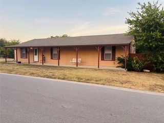 110 N  Love Ave, Florence, TX 76527