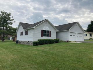152 Gilland Ln, Max Meadows, VA 24360