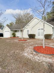 201 Mallard Pond Cir, Crawfordville, FL 32327