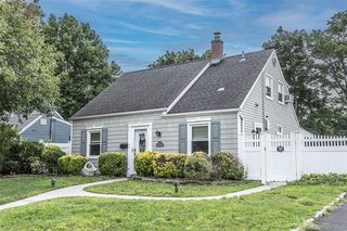 34 Vista Lane, Levittown, NY 11756