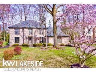 13933 Towering Oaks Dr, Shelby Township, MI 48315