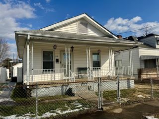 152 4th St, Dunbar, WV 25064