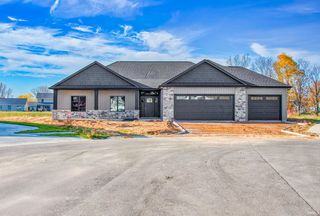 1397 Dixon Pl, Huntertown, IN 46748