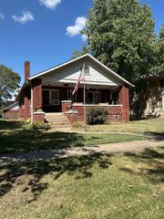 512 E  12th Ave, Winfield, KS 67156