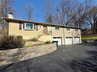 852 E  Arcadia Dr, Pittsburgh, PA 15237